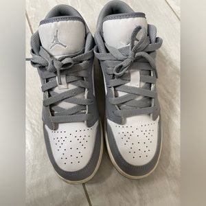 Sail gray low Jordans
